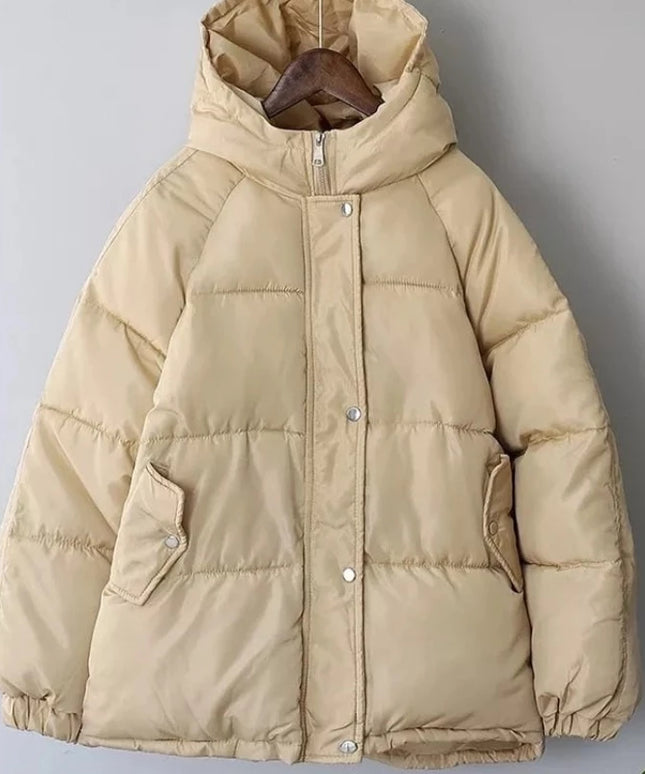 Damska kurtka zimowa krótka z kapturem