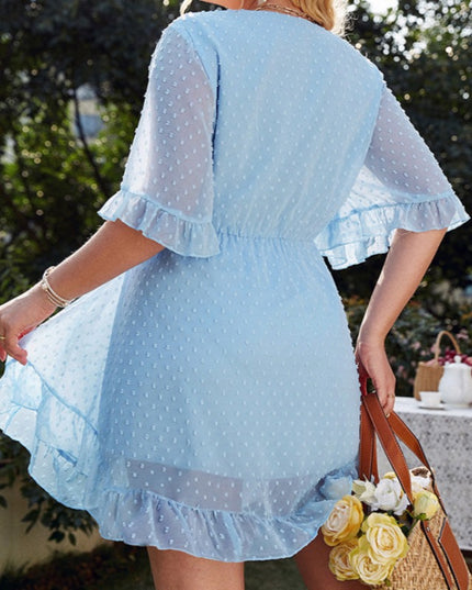 Sukienka plus size mini szyfonowa w grochy z kopertowym dekoltem