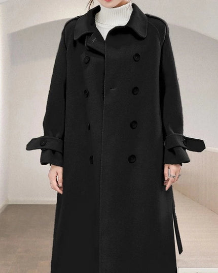 Damski płaszcz z guzikami wiązany w talii