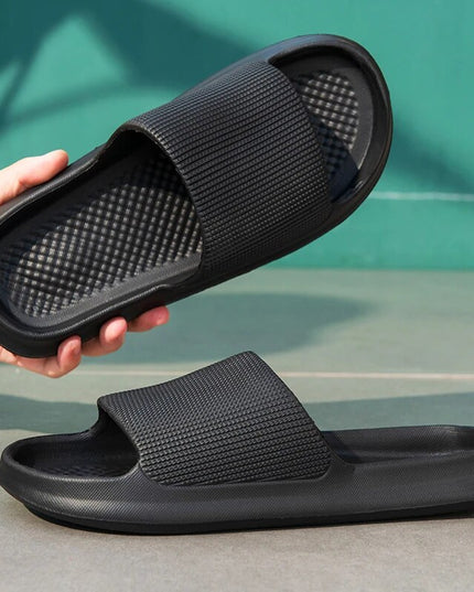 Modne antypoślizgowe klapki