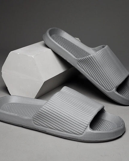 Modne antypoślizgowe klapki