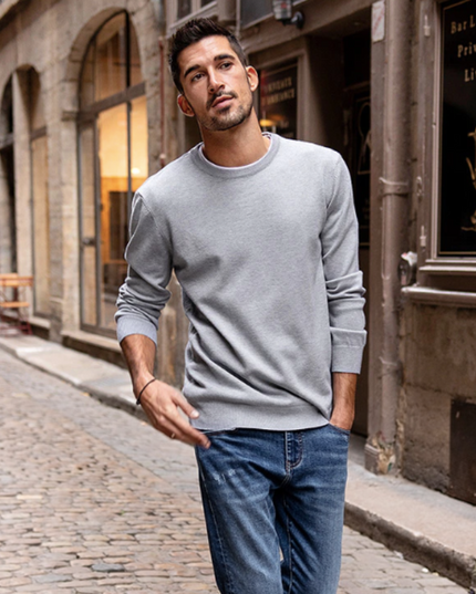 Męski sweter z dekoltem w łódkę o dopasowanym kroju