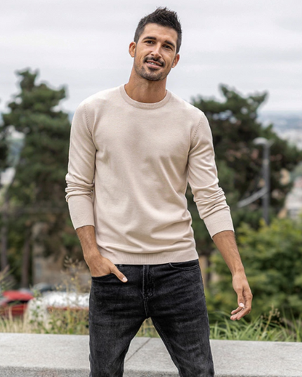 Męski sweter z dekoltem w łódkę o dopasowanym kroju