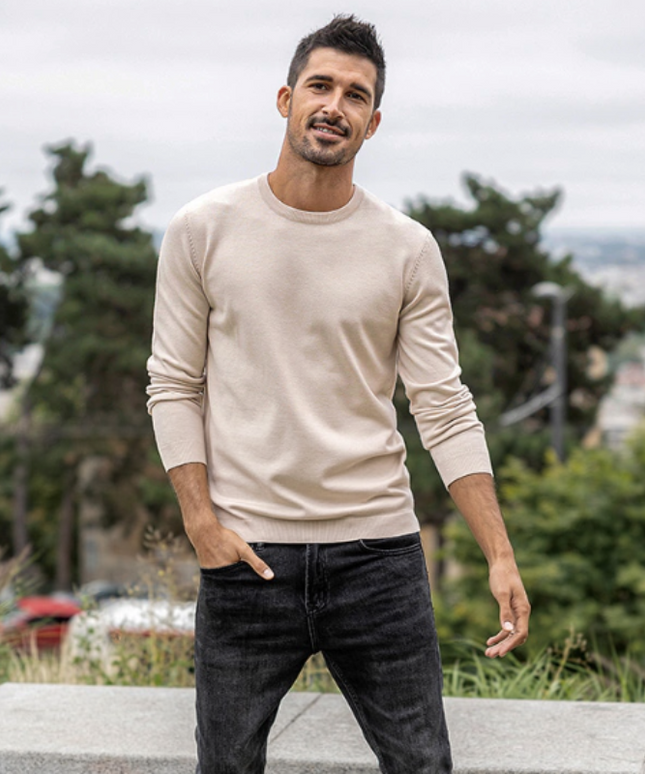 Męski sweter z dekoltem w łódkę o dopasowanym kroju