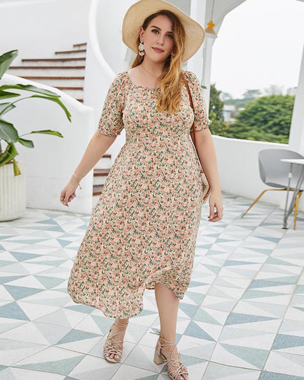 Sukienka plus size w kwiatki za kolano