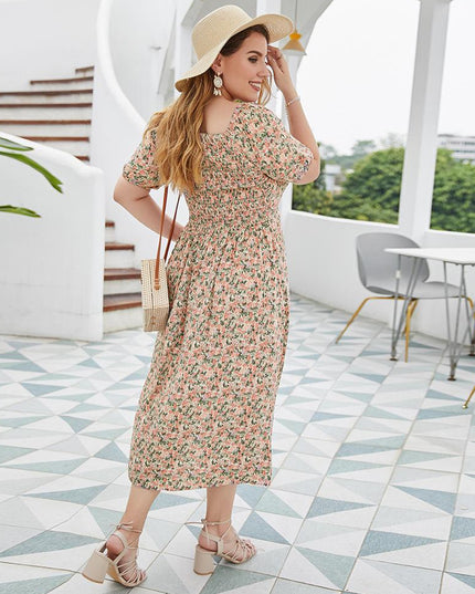 Sukienka plus size w kwiatki za kolano