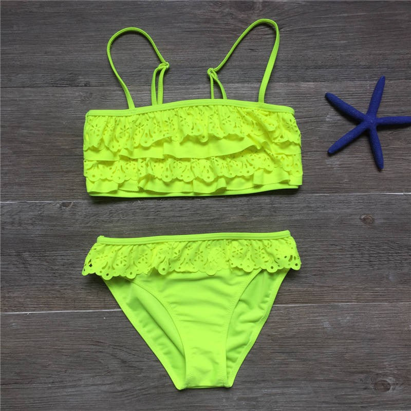 Dwuczęściowy strój kąpielowy bikini dla dziewczynek na ramiączkach z falbankami