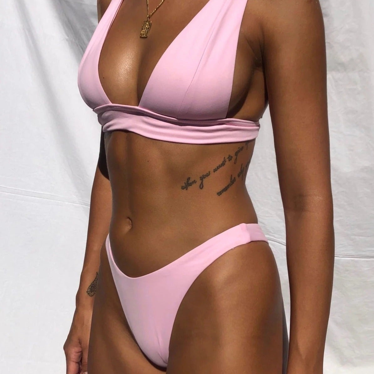 Damski dwuczęściowy strój kąpielowy bikini z głębokim dekoltem